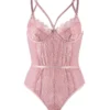Body dentelle florale ficelles poitrine et mousseline (rose, vue de face fond blanc) Body dentelle florale ficelles poitrine et mousseline