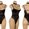 Body résille noir balconnet collier et chaînes (photographie produit sur fond blanc) Body résille noir balconnet collier et chaînes