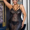 Nuisette moulante effet cuir et dentelle transparente