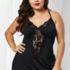 Nuisette satin noire coupe fluide et dentelle noire (vue de face) Nuisette satin coupe fluide et dentelle noire
