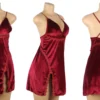Nuisette velours rouge fendue à décolleté plongeant (vue réelle sur fond blanc) Nuisette velours rouge fendue à décolleté plongeant (vue réelle sur fond blanc)