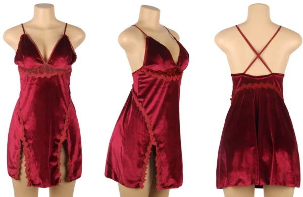 Nuisette velours rouge fendue à décolleté plongeant (vue réelle sur fond blanc) Nuisette velours rouge fendue à décolleté plongeant (vue réelle sur fond blanc)