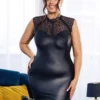 Robe noire moulante effet cuir et dentelle florale
