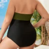 Maillot de bain bicolore décolleté plongeant