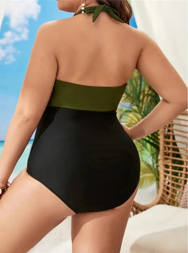 Maillot de bain bicolore décolleté plongeant