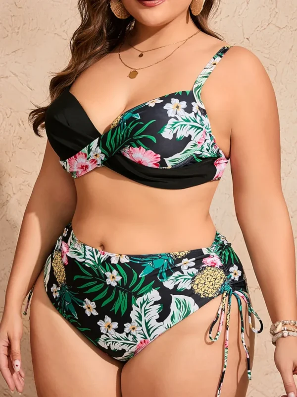 Maillot de bain grande taille 2 pièces – taille haute sculptante (noir et vert, profil) Maillot de bain grande taille 2 pièces – taille haute sculptante