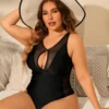 Maillot de bain noir sculptant à empiècements tulle