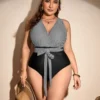 Maillot de bain une pièce noir à rayures – décolleté cache-cœur (3) Maillot de bain une pièce noir à rayures – décolleté cache-cœur