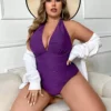 Maillot de bain violet froncé à décolleté plongeant (2) Maillot de bain violet froncé à décolleté plongeant