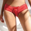 Culotte fendue à lacets en dentelle rouge (1) Culotte fendue à lacets en dentelle