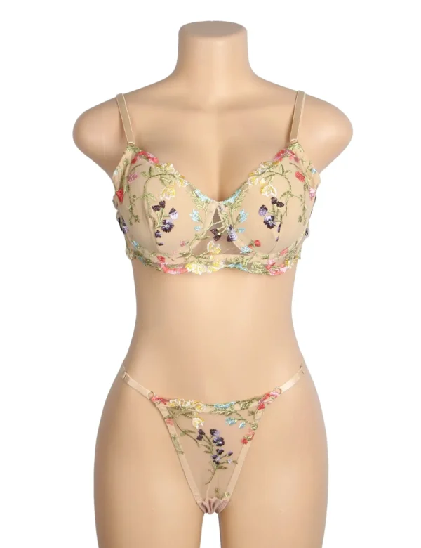 Ensemble lingerie beige à fleurs brodées (3) Ensemble lingerie beige à fleurs brodées
