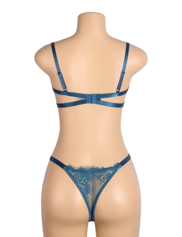 Ensemble lingerie bleu dentelle et décolleté ouvert (4) Ensemble lingerie bleu dentelle et décolleté ouvert