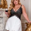 Nuisette blanche satinée et dentelle noire (1) Nuisette blanche satinée et dentelle noire
