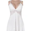 Nuisette blanche satinée poitrine et dos en dentelle (2) Nuisette blanche satinée poitrine et dos en dentelle