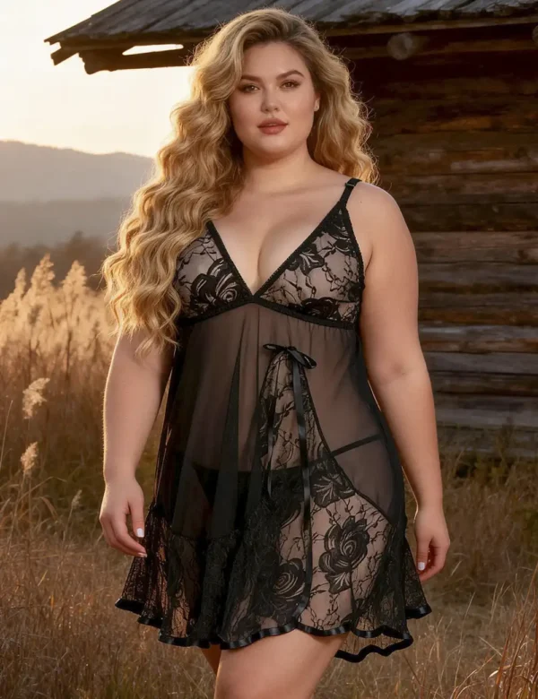 Nuisette noire évasée en voile transparent (1) Nuisette noire évasée en voile transparent