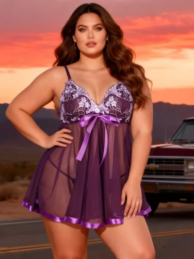 Nuisette violette évasée et sequins brillants (vue de face) Nuisette violette évasée et sequins brillants