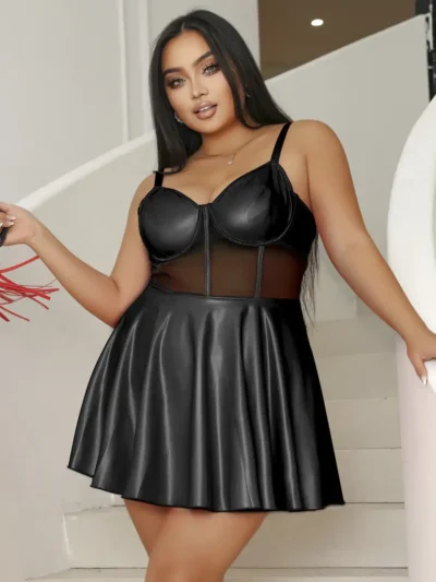 Robe noire effet cuir coupe évasée