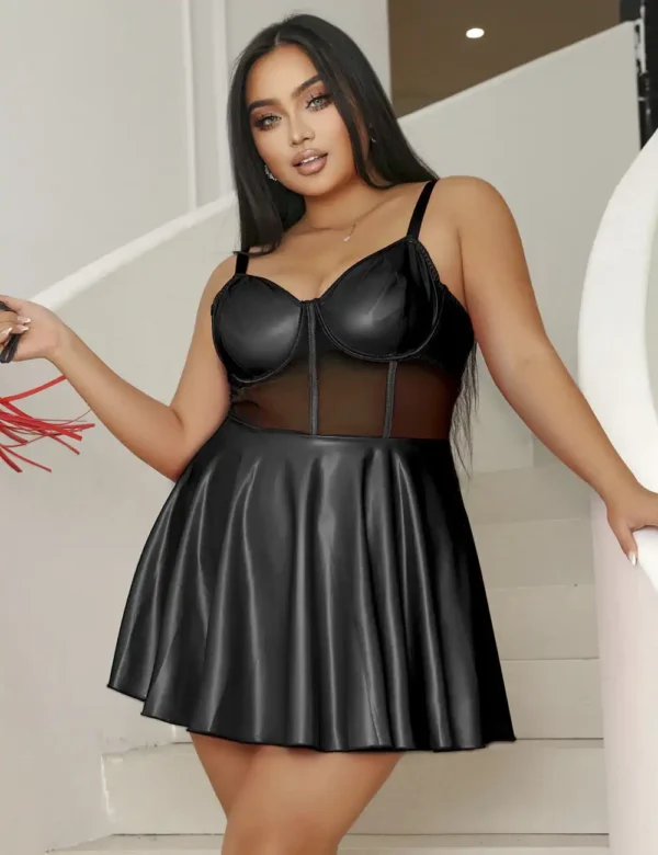 Robe noire effet cuir coupe évasée (1) Robe noire effet cuir coupe évasée