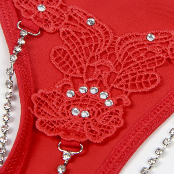 String sexy à chaînes strass et broderies rouge (3) String sexy à chaînes strass et broderies