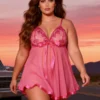nuisette rose évasée et sequins brillants (mannequin grande taille) Nuisette rose évasée et sequins brillants