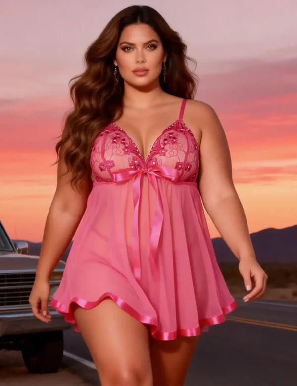 nuisette rose évasée et sequins brillants (mannequin grande taille) Nuisette rose évasée et sequins brillants