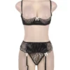 Ensemble lingerie remonte-seins noir avec string fendu (4) Ensemble lingerie remonte-seins noir avec string fendu